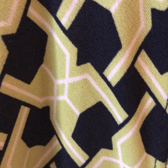 Cowl neck sleeveless top - Picture 3 of 3